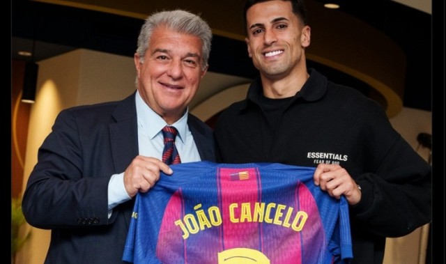 开云中文官网-回归！巴萨官方：租借加盟的31岁边后卫坎塞洛将再次身披2号球衣