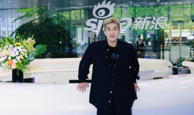 开云品牌-球迷为郭艾伦手术送祝福，定制明信片传递温暖|微博|伤病|心意|赛场|力量_新浪体育_新浪新闻